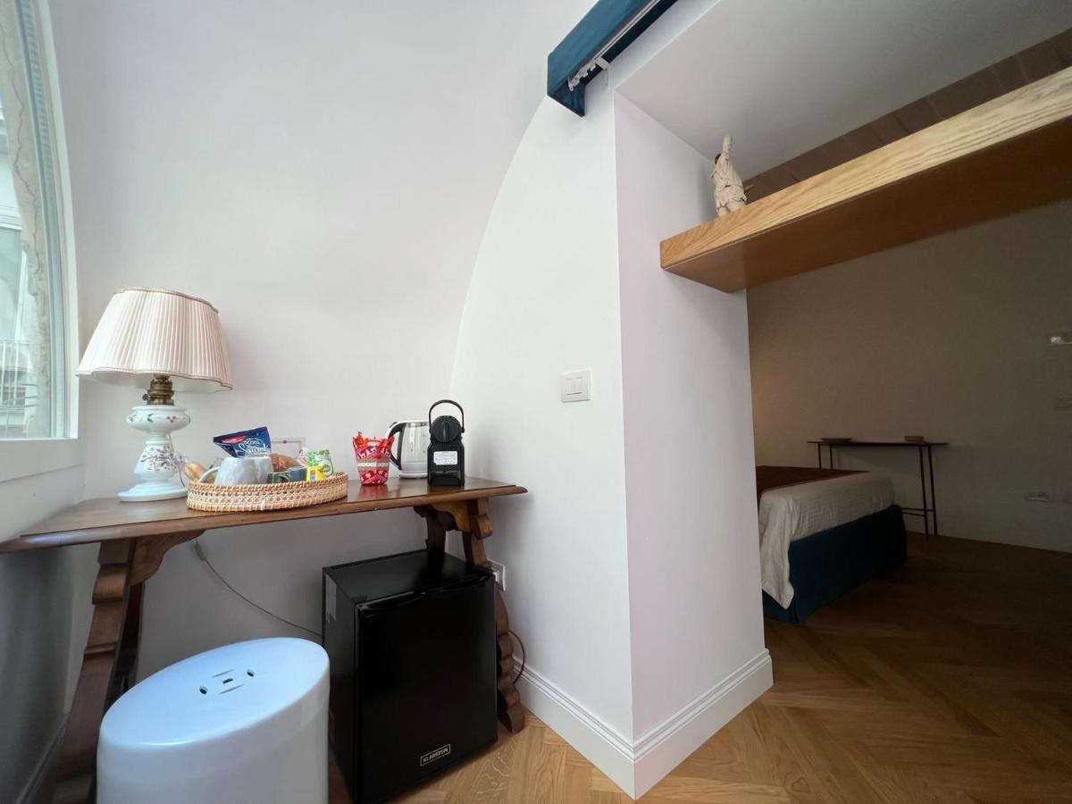 Ferrandina1 Guest House Napoli Bagian luar foto